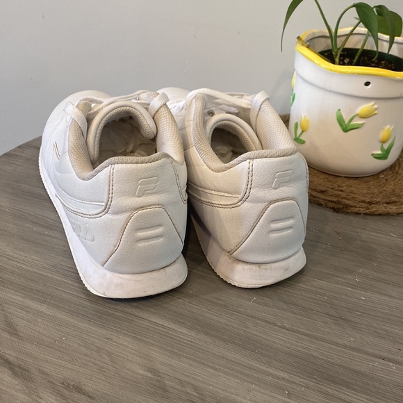 LADIES FILA WHITE RUNNERS - Picture 5 of 9